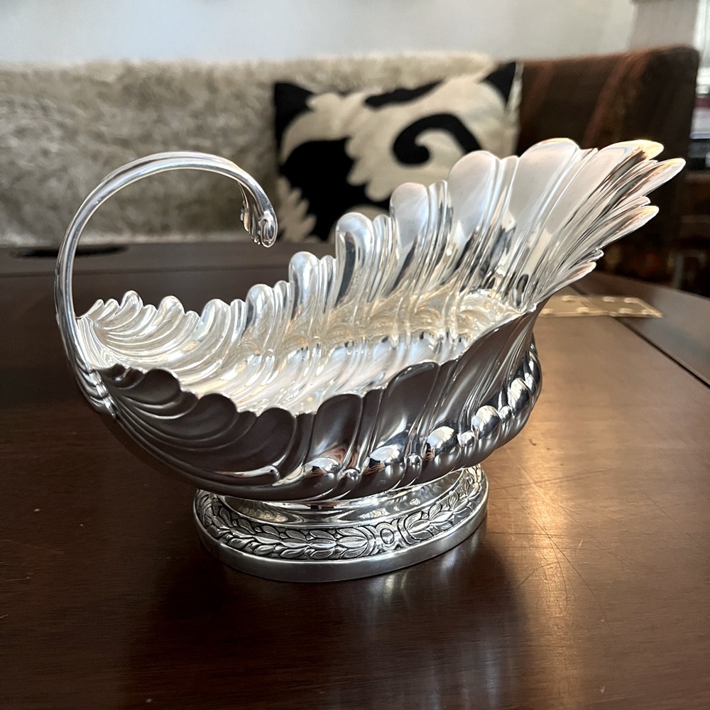 Metropolitan Museum of Art reproduction Gravy Boat